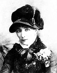 200px-Sarah_Bernhardt_-_Project_Gutenberg_eText_19955.jpg